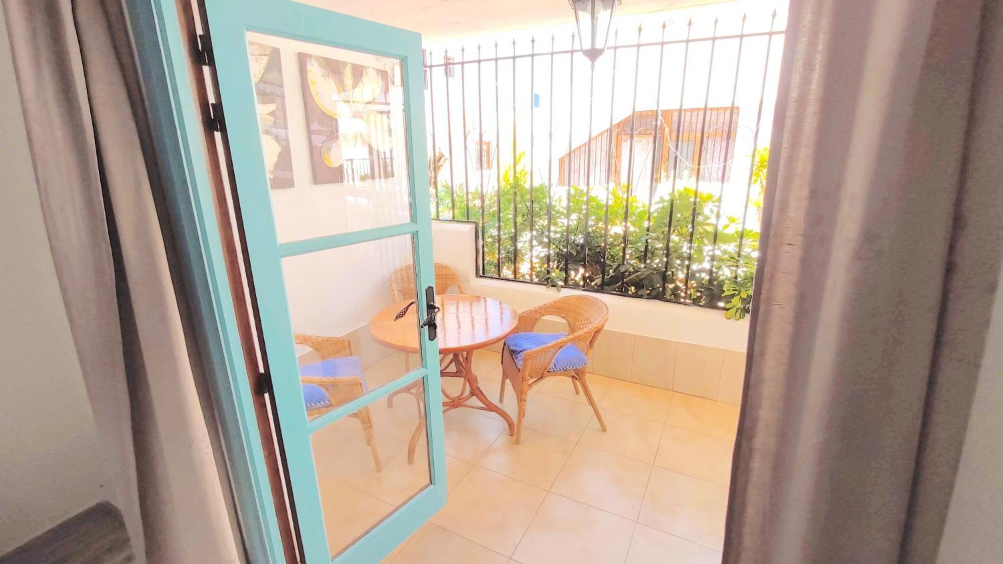Port Royal Apartments, Heated Pool, Speed Wifi, Terrace Арона Номер фото